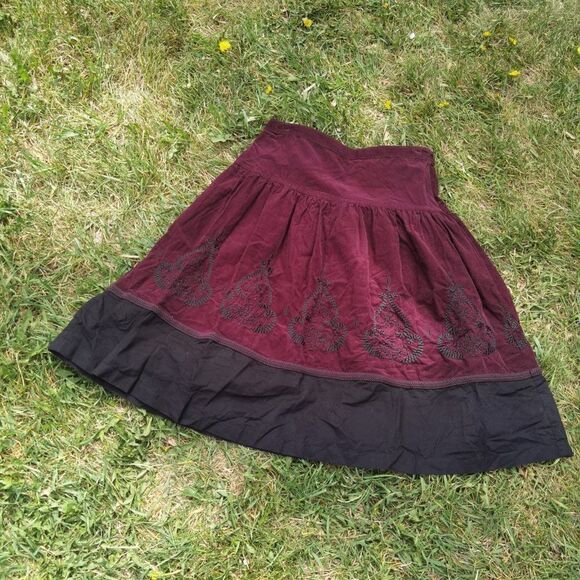 Gorgeous Embroidered Skirt By Lift By Ann Taylor - Picture 2 of 4